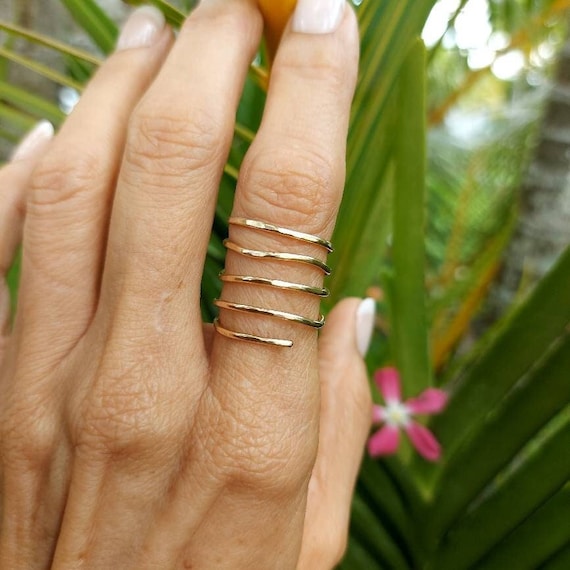 Diamond Ring In Index Finger | 3d-mon.com
