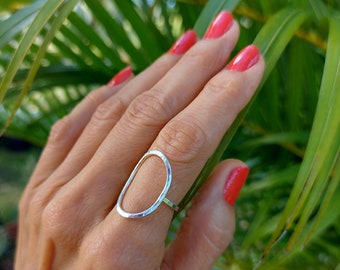 Anillo ovalado grande//Anillo de plata de ley//Anillo ovalado martillado para mujer//Joyería hecha a mano//Regalo del Día de las Madres