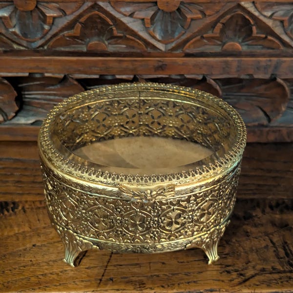 Oval Mid-Century Jewelry Casket Attributed to Stylebuilt