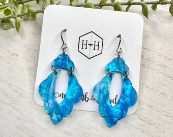 Boucles d'oreilles légères en acrylique, tourbillon bleu scintillant, boucles d'oreilles pendantes bleues, boucles d'oreilles printanières, cadeau pour amie, pour soeur, pour maman