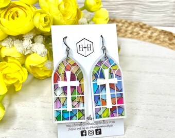 Fenêtre en arc de vitrail avec boucles d'oreilles croisées, boucles d'oreilles de fenêtre d'église, boucles d'oreilles en acrylique, boucles d'oreilles en acrylique découpées au laser