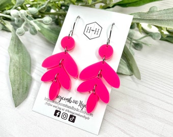 Boucles d'oreilles roses chaudes, boucles d'oreilles en acrylique rose, meilleur cadeau d'ami pour l'anniversaire, boucles d'oreilles pendantes roses, Barbiecore