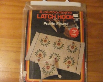 Latch Hook Pillow Kit - 15" x 15" - Columbia Minerva - Prairie Flower Design - Vintage Kit