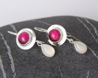 Robijn en Maansteen oorbellen ~ synthetische Ruby en echte Moonstone, Sterling Silver ~ juli Birthstone
