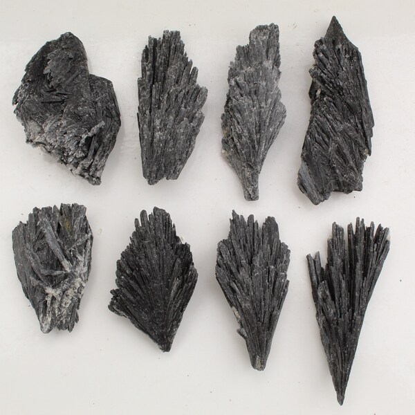 Rough black Kyanite, black Kyanite formation