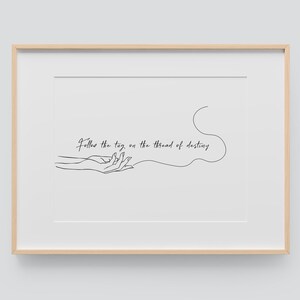 Könnte beinhalten: Eine Schwarzweiß-Linienzeichnung von zwei Händen, die sich gegenseitig erreichen und durch eine dünne Linie verbunden sind. Der Text "Follow the tug, on the thread of destiny" steht über den Händen.