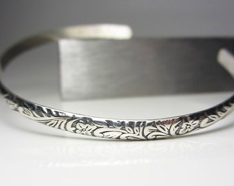 Bracelet manchette en argent sterling 925 Bracelet empilable Bracelet fleur Bracelet oxydé Bracelet motif floral Bracelet bracelet botanique