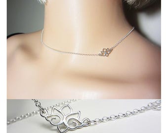 繊細な蓮の花のネックレス、スターリングシルバーのウォーターリリー