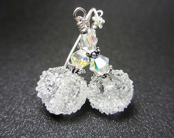 職人のランプワークイヤリング、フロストクリアイヤリング、スターリングシルバードロップイヤリング、アイスボールイヤリング、スノーアイスイヤリング、ウィンタージュエリー、シュガーアイス