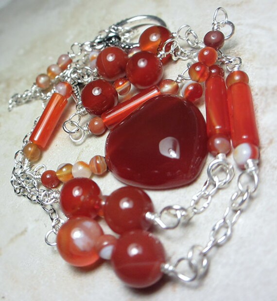Collier Pendentif En Agate Rouge – Pierre Naturelle, Forme Roulée, Amour