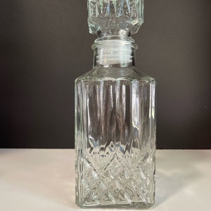 Glass Whiskey Decanter Airtight Stopper Scotch Liquor Bourbon Vintage