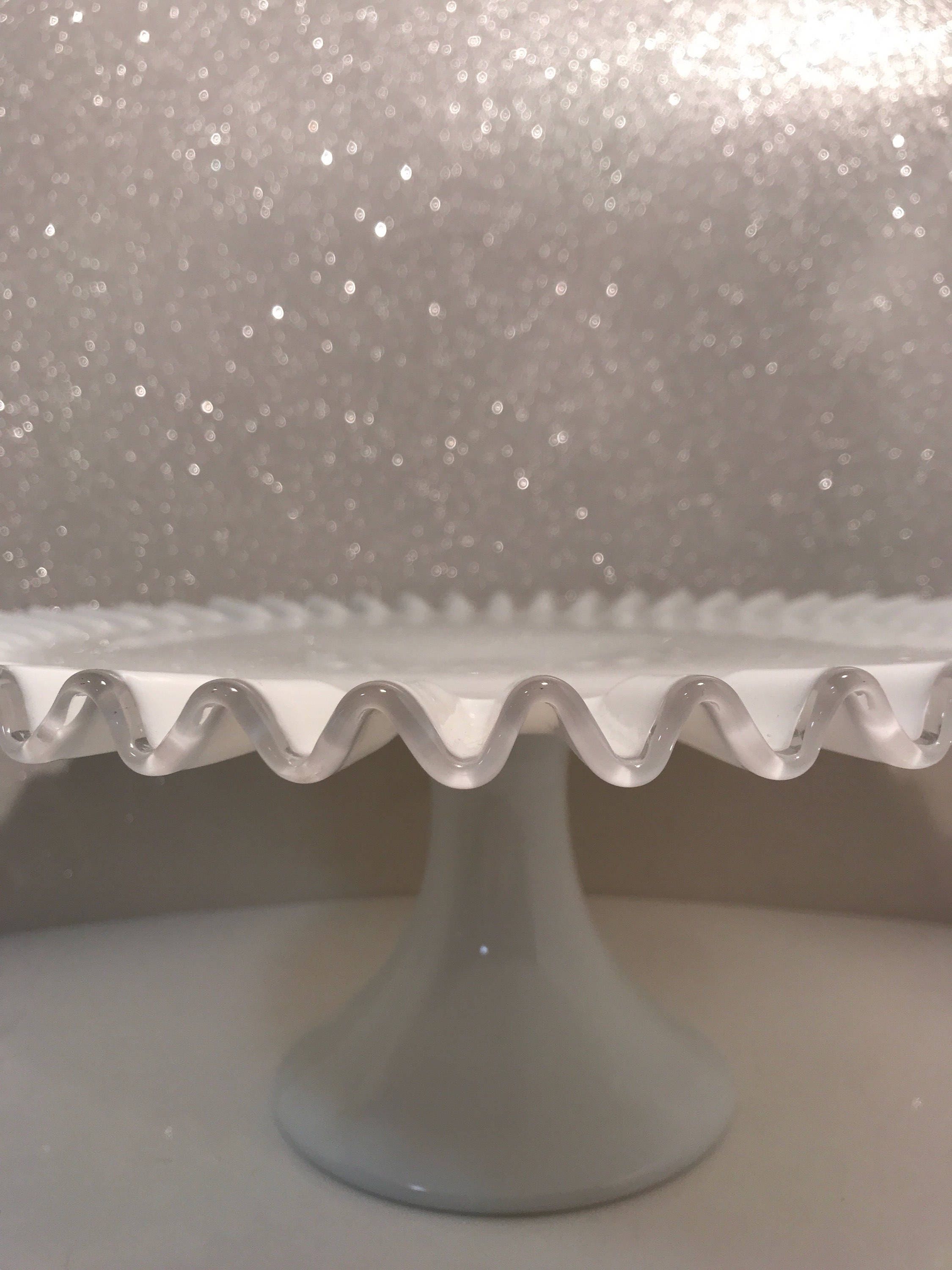 フェントン シルバークレスト ケーキスタンド：ヴィンテージ ミルク