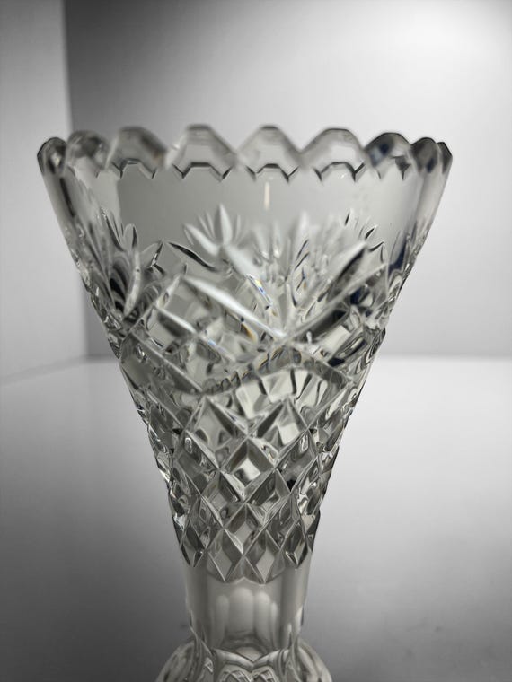 Paire de bougeoirs corinthiens style neo classique époque vi