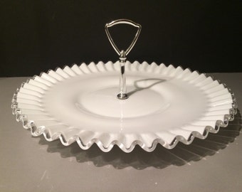 フェントン シルバークレスト ケーキスタンド：ヴィンテージ ミルク