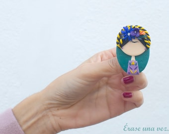 Mexican woman brooch, handmade brooch with polymer clay, original gift for her, Frida accessories, handmade jewelry, mexican jewelry.
