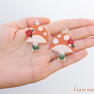 Autumnal mushroom earrings handmade with polymer clay, original mushroom earrings, handmade jewelry for women, autumn earrings.