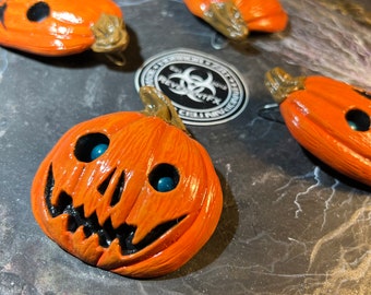 Demonic Decorations: Spooky Pumpkinspice Halloween Tree Ornament set (Turquoise Turqeyes Edition)