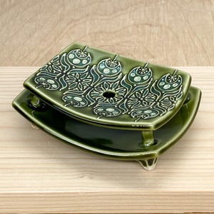 Self Draining Soap Dish – Sponge Holder – Lunar Design – Slip Trailed Pottery