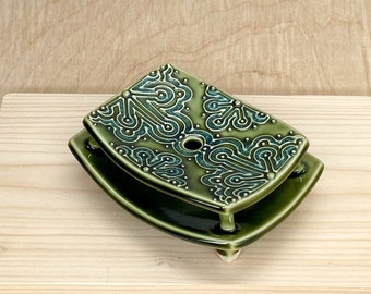 Self Draining Soap Dish – Sponge Holder – Arabesque Design – Slip Trailed Pottery