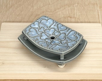 Self Draining Soap Dish – Sponge Holder – Heart Design – Slip Trailed Pottery