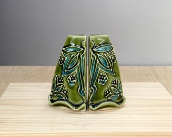 Stoneware Salt and Pepper Shaker Set – Dragonfly Design – Slip Trailed Pottery