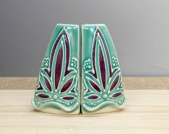 Stoneware Salt and Pepper Shaker Set – Floral Design – Slip Trailed Pottery