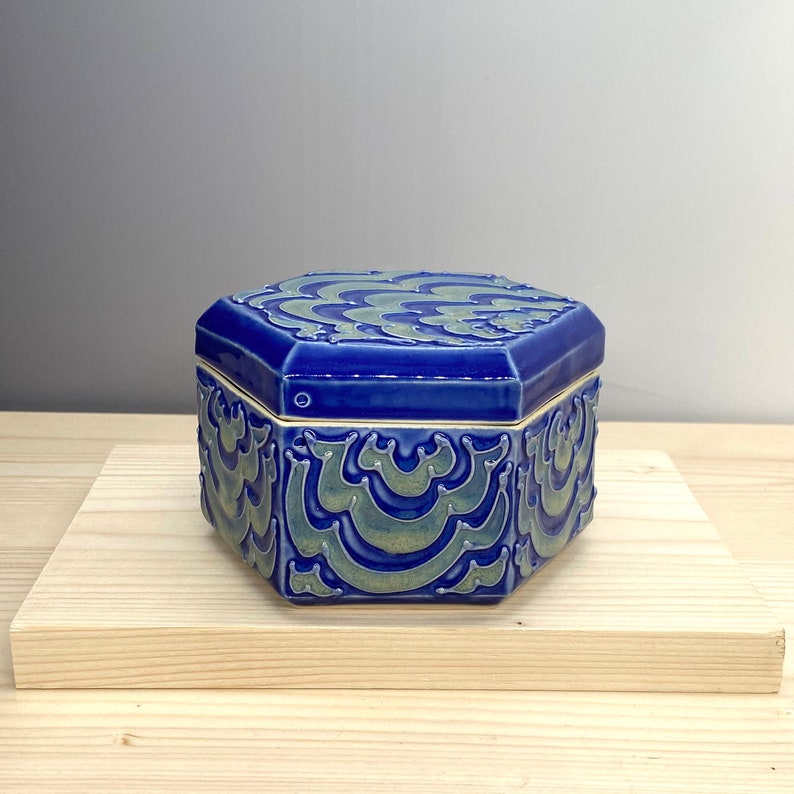 Sale Ceramic Treasure Box Jewelry Organizer Art Nouveau Trinket Dish Slip Trailed Pottery zdjęcie 3