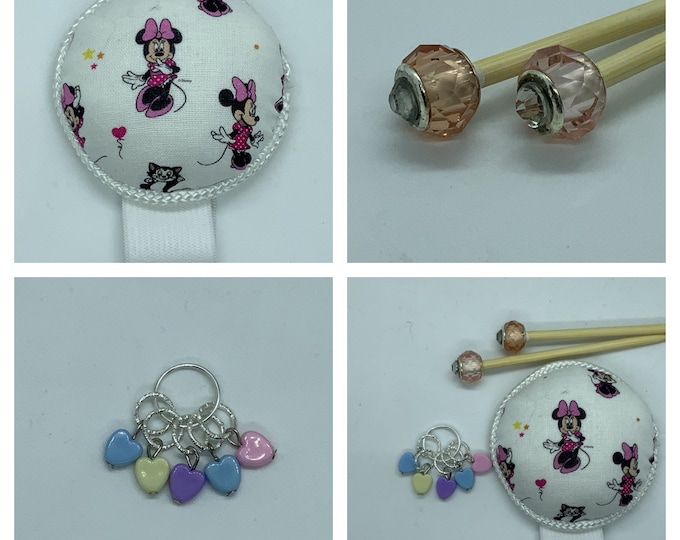 Minnie Mouse Gift Set includes 23cm 4mm knitting needles, wrist pin cushion and stitch markers