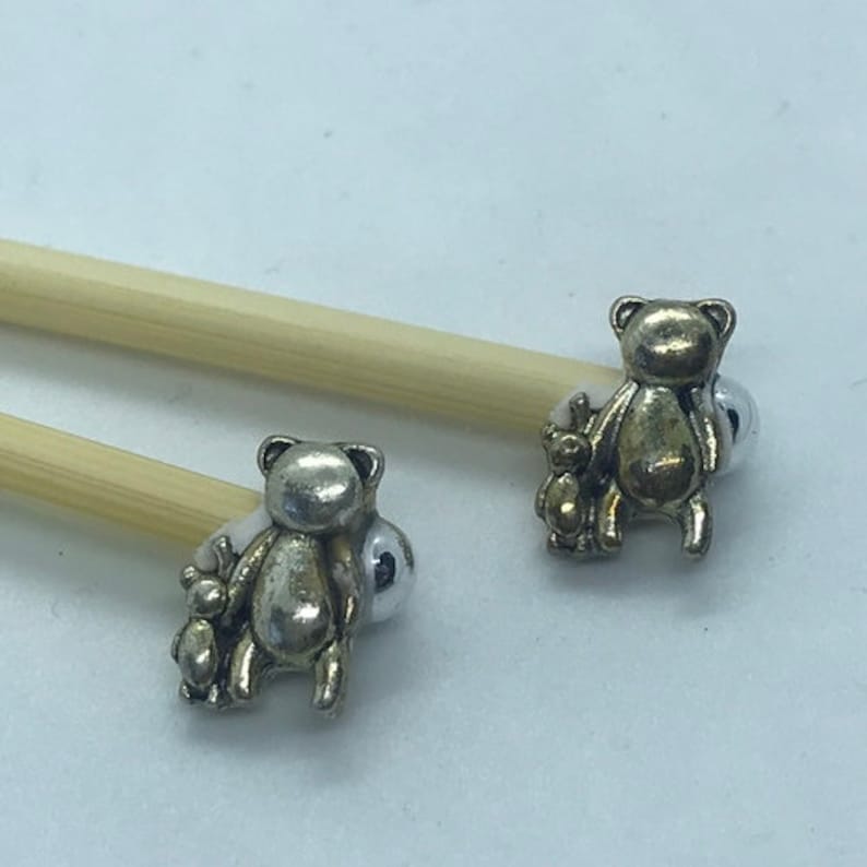 Winnie the Pooh Gift Set includes 23cm 4mm knitting needles and wrist pin cushion