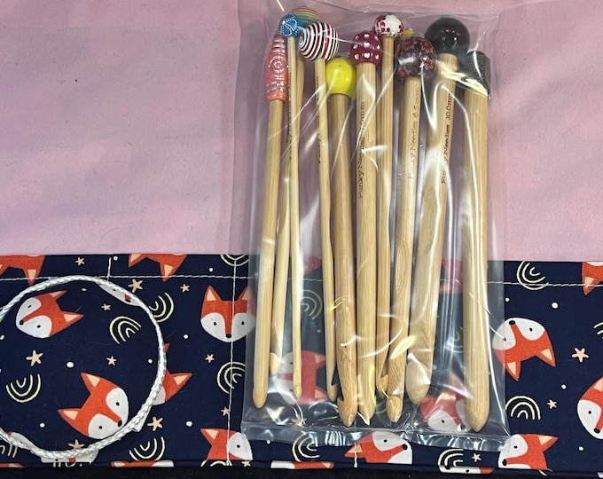 Full set of crochet hooks with case & 5 crochet clips