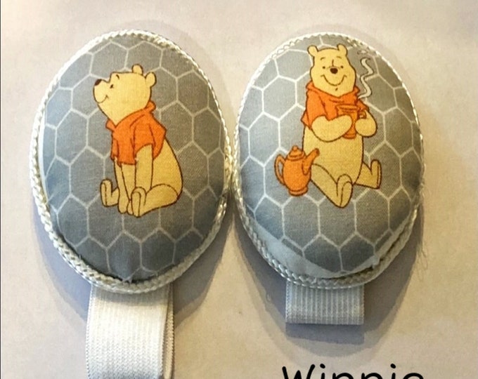 Winnie the Pooh Gift Set includes 23cm 4mm knitting needles and wrist pin cushion