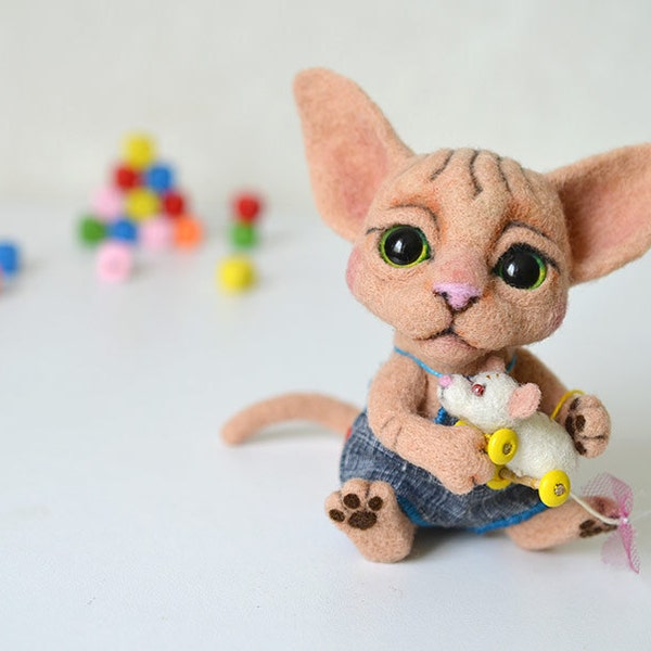 Needle felted Sphynx kitten with tiny white Mouse. Little felt cat. Sweet animal. Funny wool toy. Birthday gift.