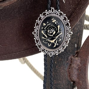 Handgemachte schwarze Rose Bolo Tie: Western Leder Cowboy Krawatte