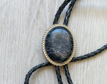 Bolo de cravate en pierre noire du sud-ouest - Cadeaux pour lui Cabochon de cravate de cowboy en cuir indien Accessoires Collier pour hommes - Cordon de cuir tissé