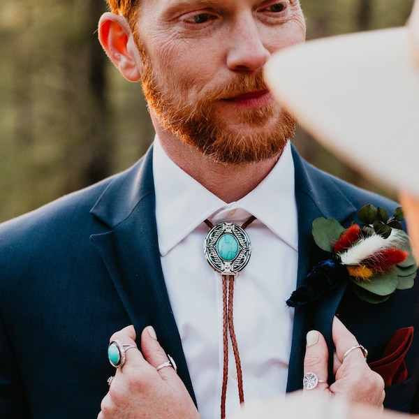 Turquoise Bolo Tie : Southwestern Western Style, Engraved Silver Tips