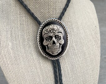 Sugar Skull Bolo Tie - Necklace Metal Day of the Dead Death Goth Punk Necktie Jewelry Witch Bola Dia de los muertos Flower Rose Man