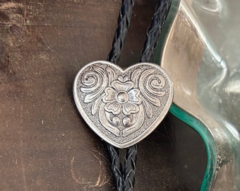 Silver Heart Bolo Tie - Handgemaakte westerse cadeaus voor hem Lederen stropdas Accessoires Dames Rodeo Gear Meisjes Bloem Rose Ketting Bola Tips