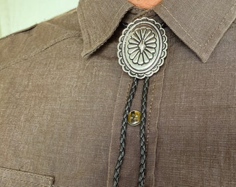 Südwestliche silberne Concho-Bolo-Krawatte – Geschenke für Ihn, Cabochon, indisches Leder, Cowboy-Krawatte, Accessoires, Herren-Halskette, Lederband, gewebte Bola