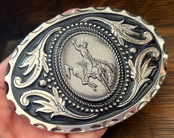 Beautiful Bucking Bronco Belt Buckle - Western - Cowboy - Rodeo Rider - Horse Riding - Men's Show PBR Shiny Silver Gift Idea Quarter
