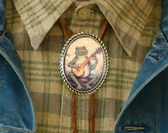 Banjo Frog Bolo Tie - Western Gifts for Her Leather Necktie Accessories Green Necklace Animal Musician Country Music Toad Funny Bola Hat