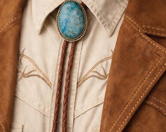 Gravata Bolo Azul Ônix: Gravata Cowboy em Couro com Detalhes em Metal Dourado, Presente com Pedras para Ele