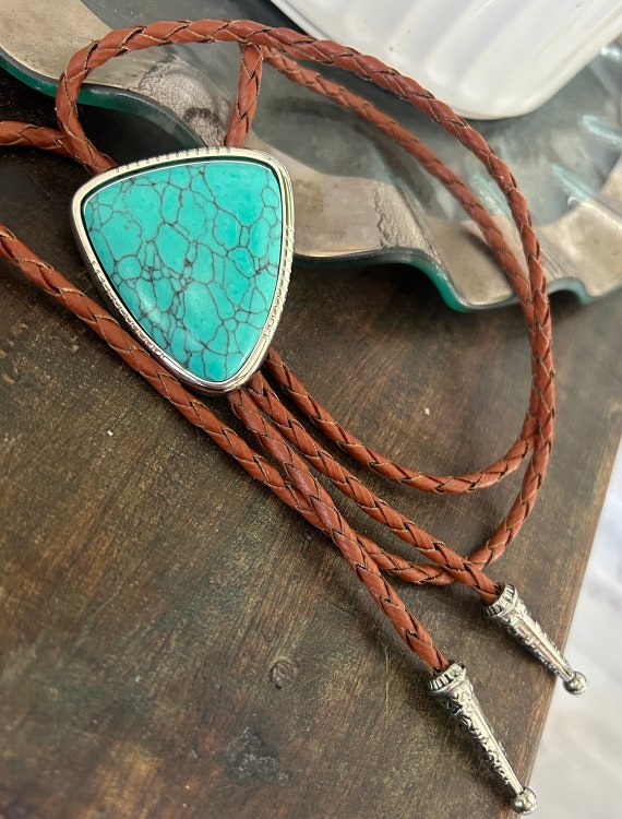 TÊTE DE SANGLIER TURQUOISE SCULPTÉE vintage cravate bolo sud