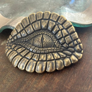 Animal Eye Belt Buckle - Brass - Crocodile Alligator Dinosaur Snake Serpent - Skin Scales Scary Head Face Cosplay T-Rex Jurassic Park Large