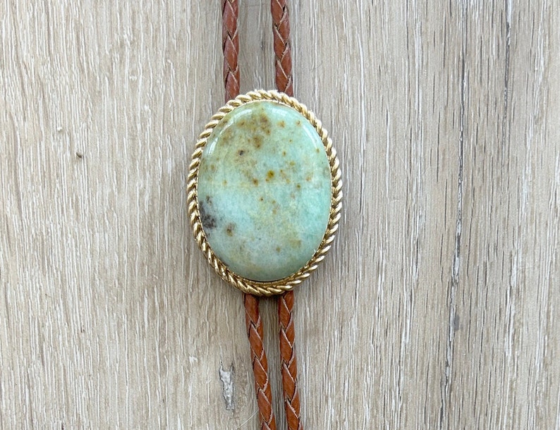 Gravata Bolo do Sudoeste: Oval com Pedra Turquesa, Gravata Cowboy com Cordão de Couro imagem 2