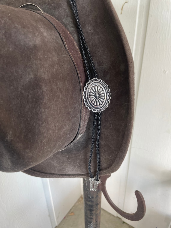 ネックレス・ペンダント Numbering Square Concho Bolo Tie #7808 SA5B0010 Scalloped Square Bolo Tie | Montana Silversmiths