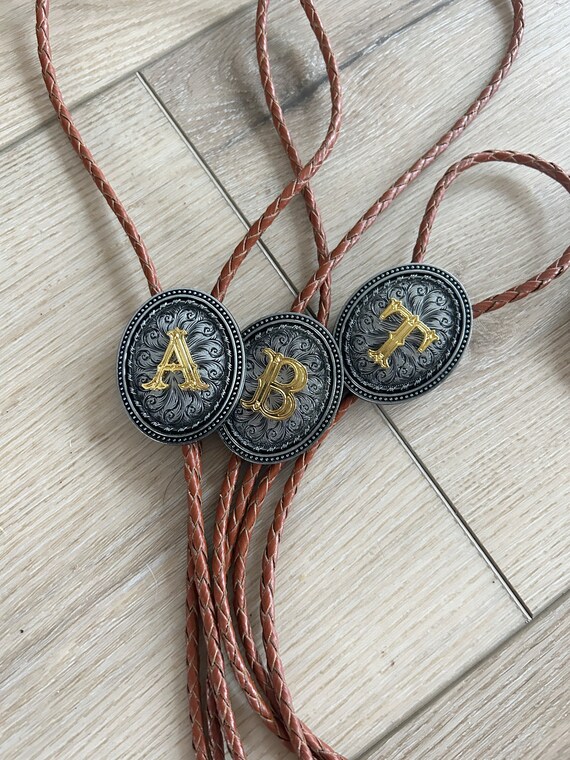 Cravate Bolo Cowboy Western Initiale A-Z - Pendentif Fer à Cheval Argenté Doré