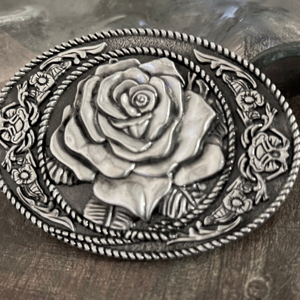 Fibbia per cintura Western Silver Rose - Incisa - Cowgirl - Idea regalo per le donne lei - Ragazze - Fiore Floreale Oro - Trofeo Barrel Racing