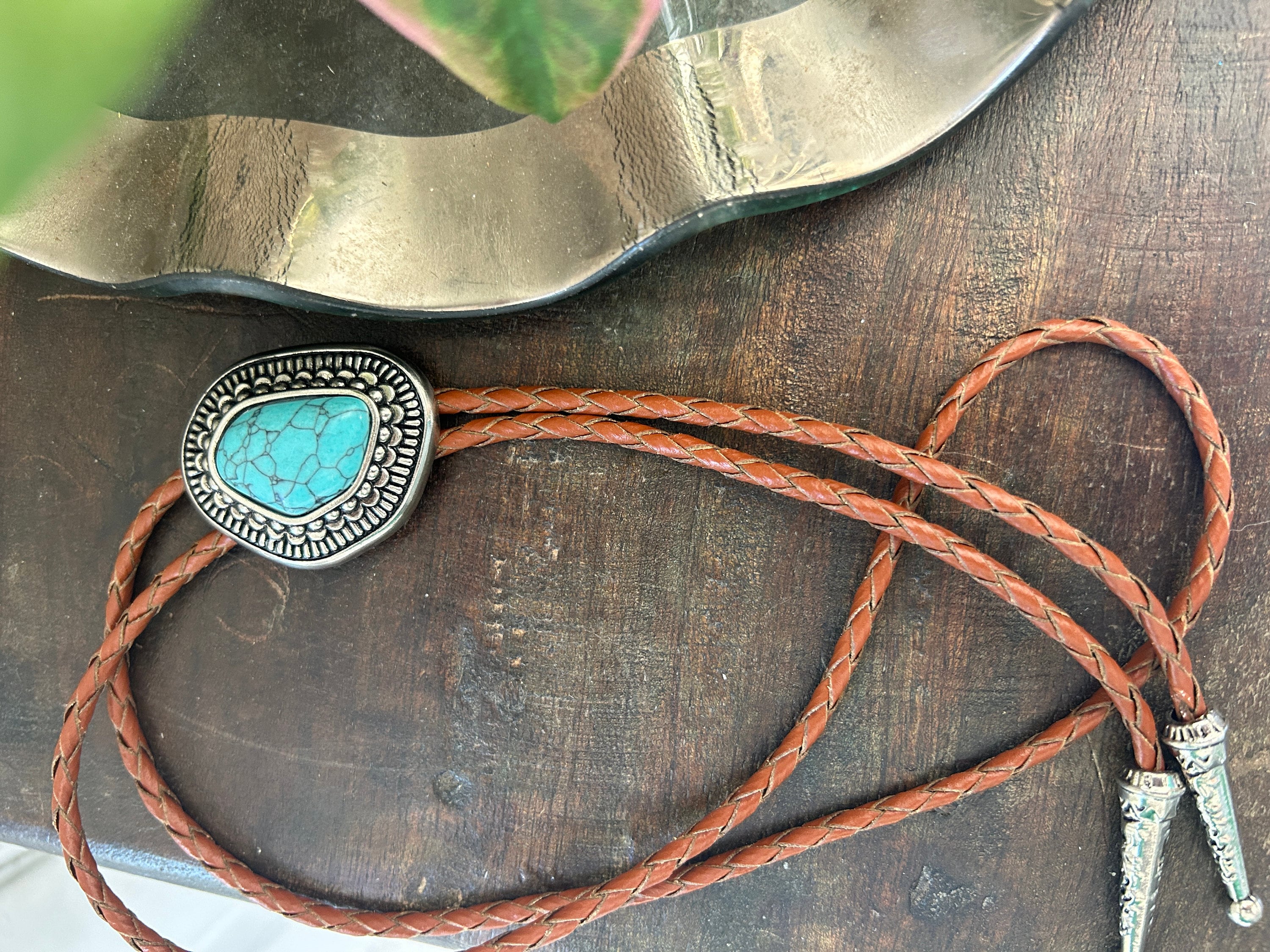 Cravate Bolo Vintage Tête De Sanglier – Turquoise Sculpté – Style Sud-Ouest Américain