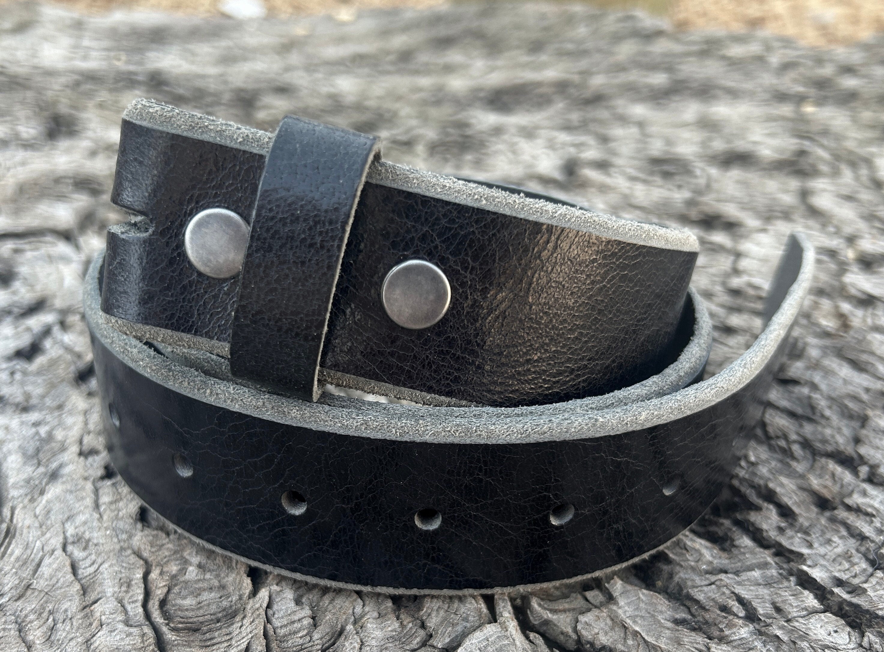 VINTAGE LEATHER BELT Distressed with Chain Black Small Chain O-ring Leather Belt: Handmade Punk Goth Style - Etsy main image 4