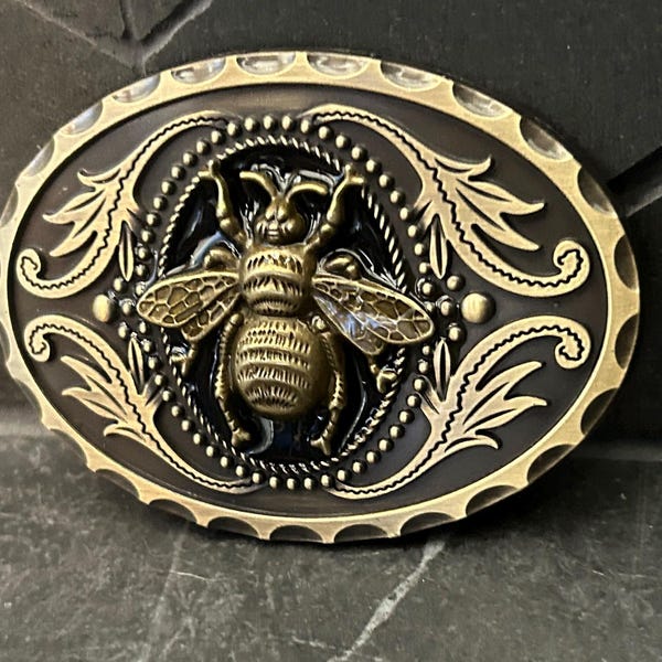 Silver Bee Belt Buckle: Handmade Western Style Accessory